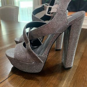 Beautiful sparkling silver Steve Madden heels!
